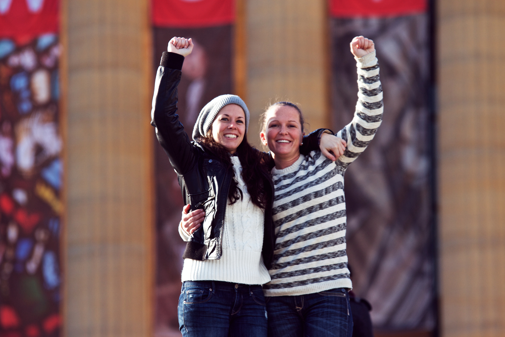  Ali and Heather at the top of the steps of the Philadelphia Art Museum 